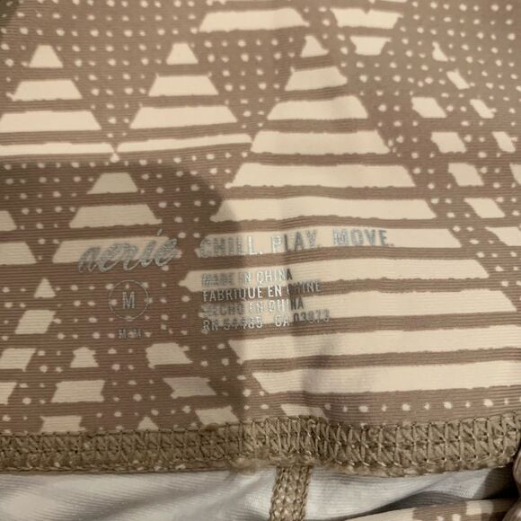 Bundle Aerie Printed Workout Leggings (2) - Picture 6 of 10